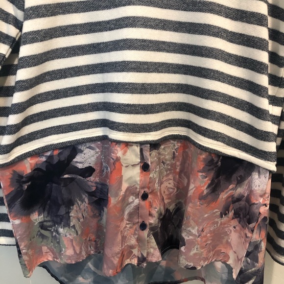 Multi-print top - Picture 2 of 4